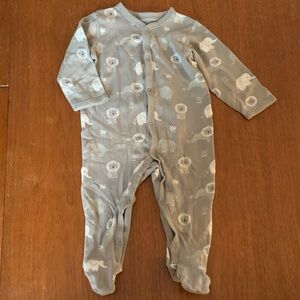 🍊5/$25 C&A Grayish Green Animal Print Footie for Kids size 6-9m